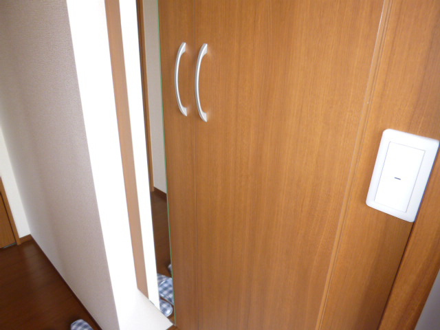 セント　レイの内装|シューズボックス（鏡付き）