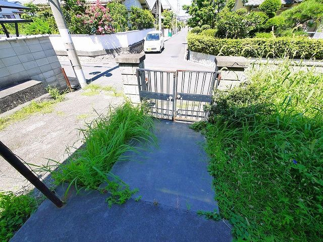 若葉台貸家のエントランス