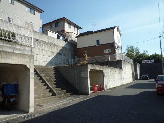 玉野市田井5丁目　2区画の前面道路含む現地写真
