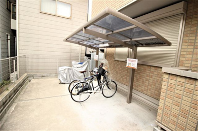 【その他共用部分】 | シャトル・フローラ | 屋根付き駐輪場