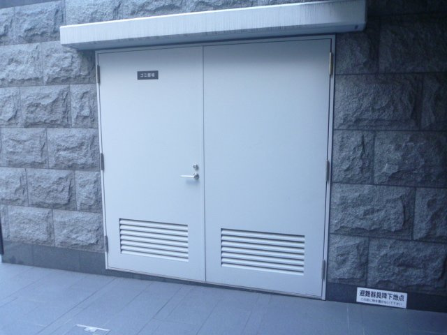 プレサンス心斎橋クオーレ　BRAVI不動産のその他共用部分|【プレサンス心斎橋クオーレ】ゴミ置き場