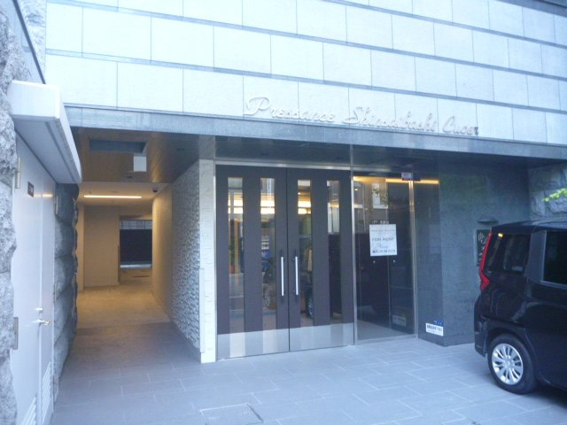 プレサンス心斎橋クオーレ　BRAVI不動産のエントランス|【プレサンス心斎橋クオーレ】清潔なエントランスです