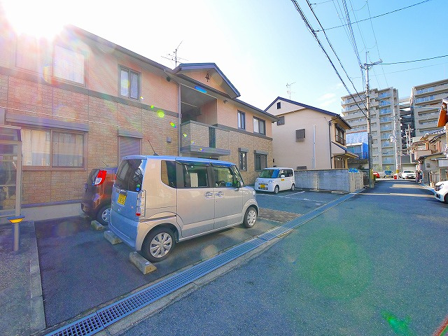 カサリヴェールの駐車場|駐車場に車を止められます