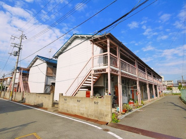 萩が丘ハイツの外観|レトロな外観です。