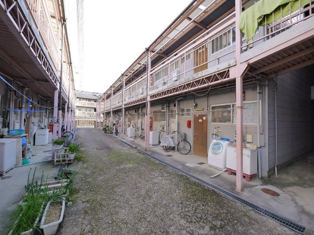 萩が丘ハイツのその他共用部分|広々とした共有スペース。