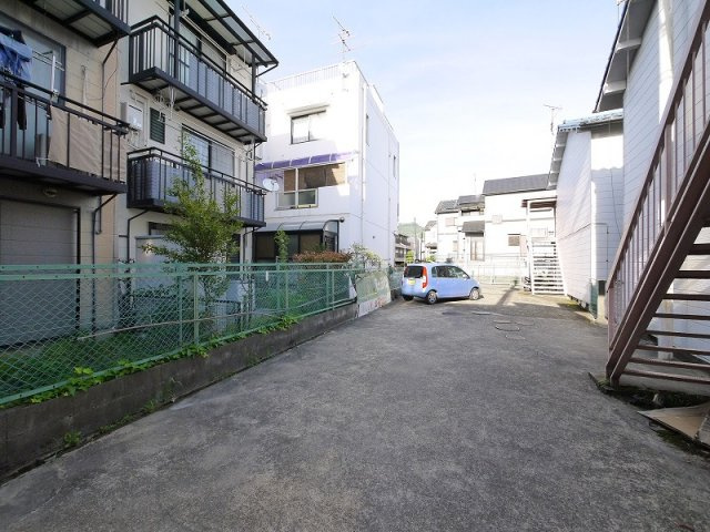 萩が丘ハイツのその他共用部分|広々とした共有スペース。