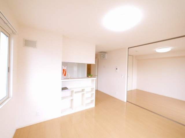 リビングタウン四条大路　Ｂ棟の居間・リビング|使いやすいリビングです
