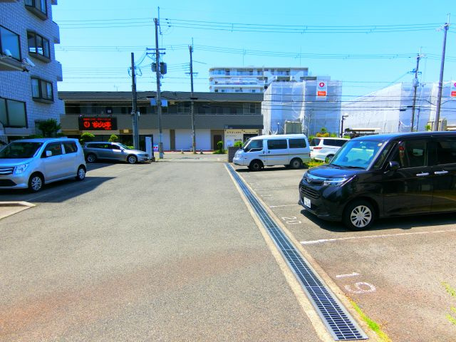 オースター5番館の駐車場