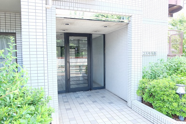 コスモ拝島のエントランス