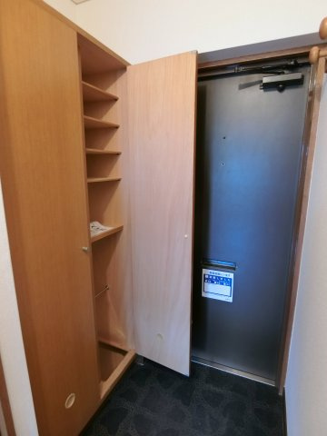 ライオンズマンション中央通の玄関