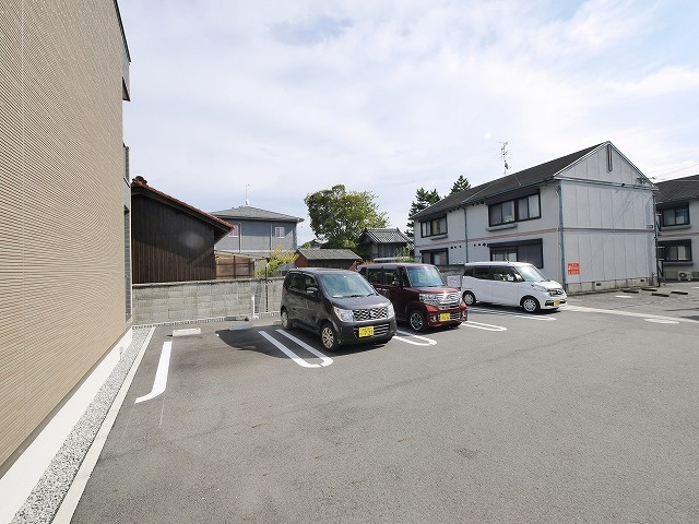 フェンネルの駐車場