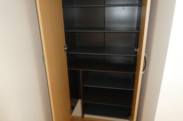 ジーヴォ浜町の玄関|シューズボックス