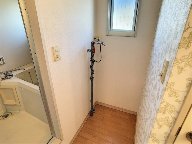 光の先に飛んでいきそうの設備|洗濯機置場
