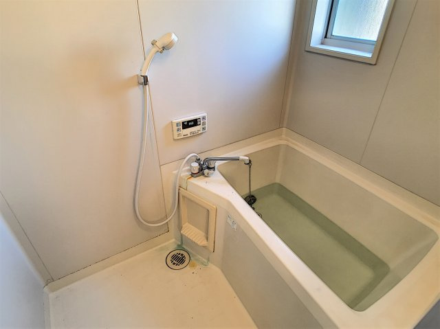 光の先に飛んでいきそうの浴室|お風呂で日々の疲れを落としましょう