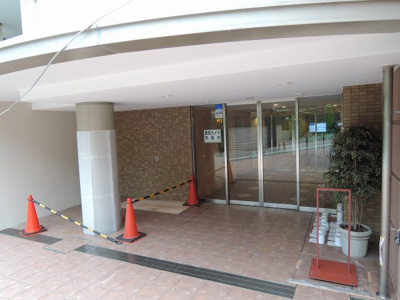 【エントランス】 | ライオンズマンション鷺沼フォレストヒルズ | 東急田園都市線「鷺沼」駅徒歩11分と好立地。