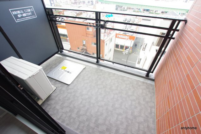 ファーストフィオーレ難波ウエスト　仲介手数料無料のバルコニー