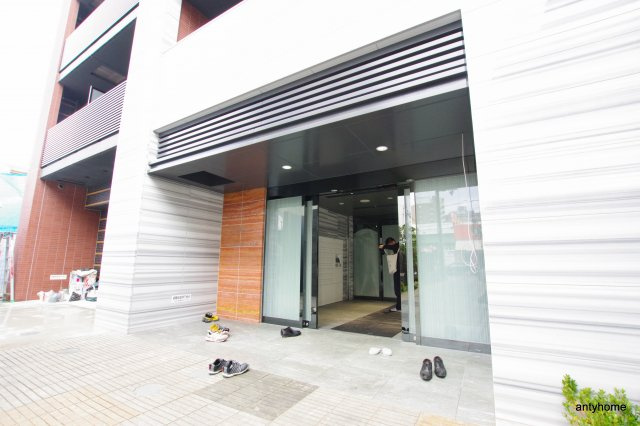 ファーストフィオーレ難波ウエスト　仲介手数料無料のエントランス