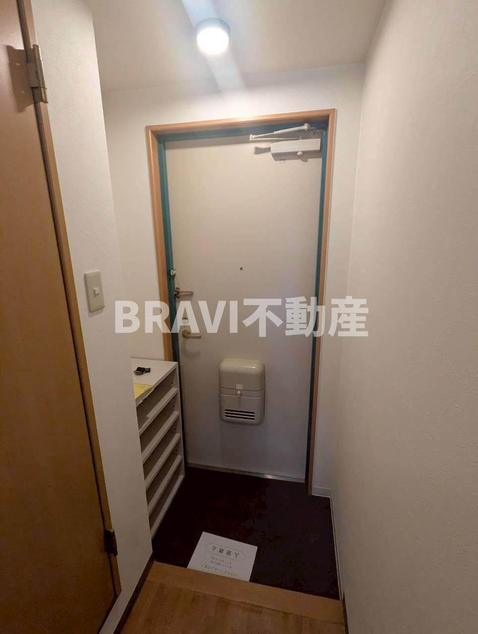 リバーライズ谷町4　BRAVI不動産の玄関