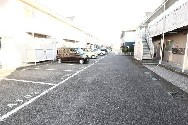 ローズレジデンスIの駐車場