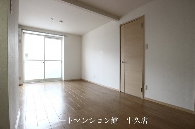 ローズレジデンスIの居間・リビング