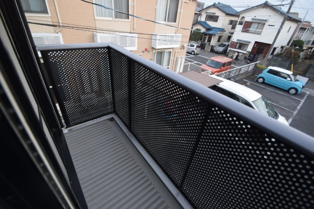 サンハイムのバルコニー|外からの目が気にならないバルコニーで洗濯物が干せます