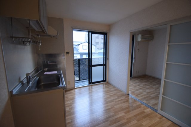 サンハイムの内装|おしゃれな居間です