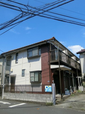 【外観】 | ハイツ佐口 | 小田急線「百合ヶ丘」駅より徒歩5分の好立地！緑豊かで閑静な住宅街にある2階建てのアパートです♪駅近のお部屋をお探しの方におすすめ☆