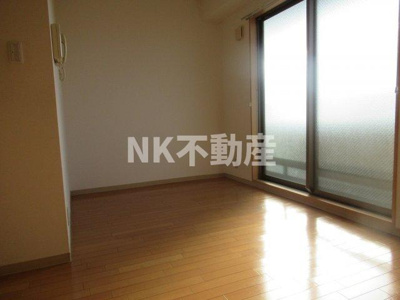 【居間・リビング】 | Celeb布施東（セレブ布施東）（俊徳道賃貸） | 洋室です