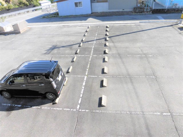 コーポハピネスAの駐車場