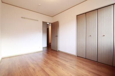 【寝室】 | アルカディアＡ棟 | 落ち着いた色調の寝室です