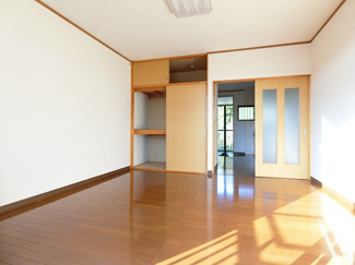 【居間・リビング】 | ハイツ塙 | ゆったりとしたリビングです