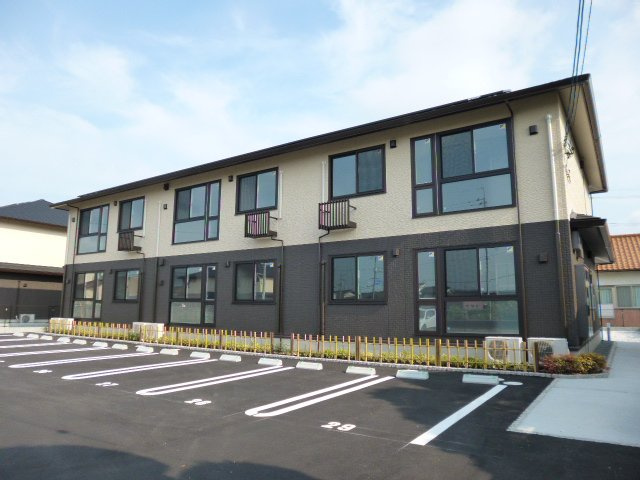 総社市中原のアパートの外観