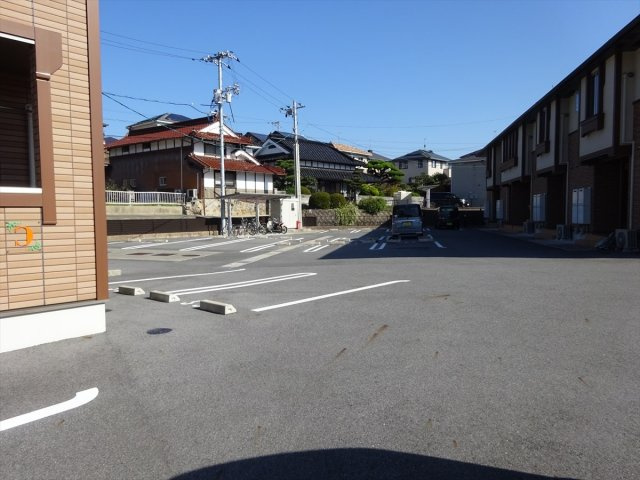 バービー・カール　C棟の駐車場
