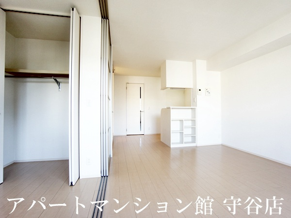 レセンテ紫峰ヶ丘Cの内装|反転です