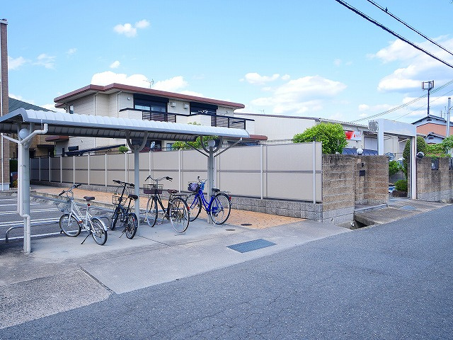 レジデンス西九条のその他共用部分|駐輪場もあります。