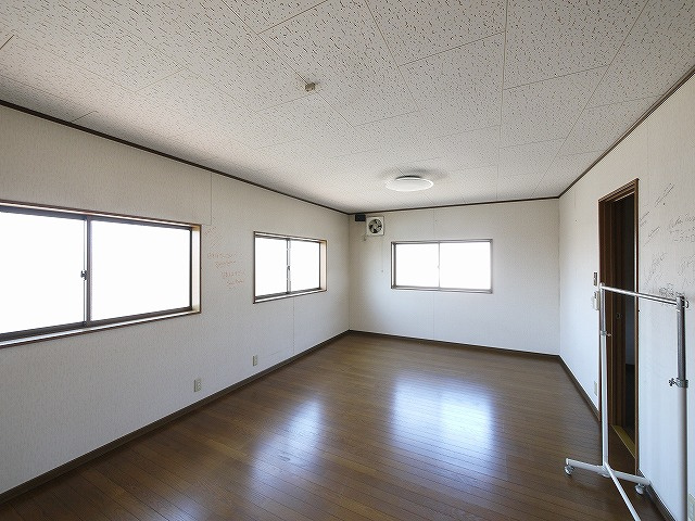 車屋天理店舗の内装