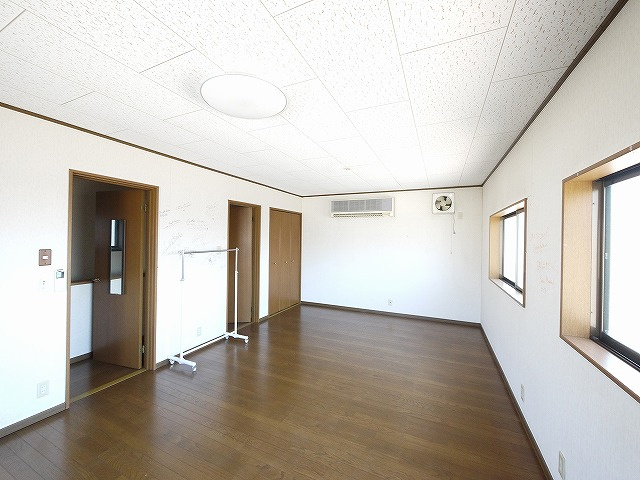 車屋天理店舗の内装