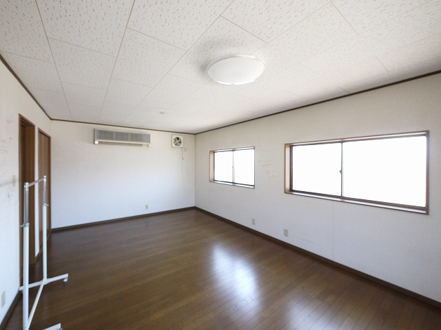 車屋天理店舗の内装