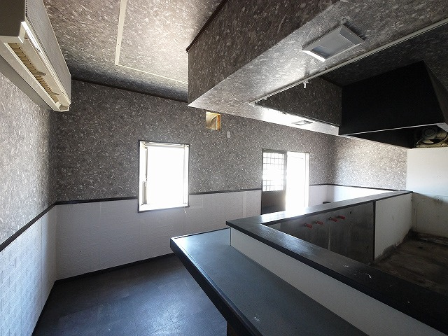 車屋天理店舗の内装