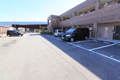 【駐車場】 | ルミナスコート | 駐車スペースもあります