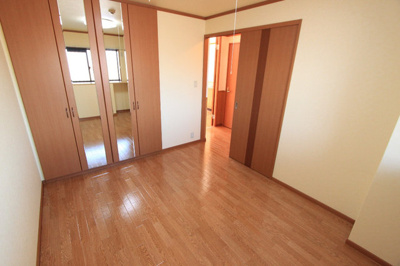 【寝室】 | ルミナスコート | 落ち着いた色調の寝室です