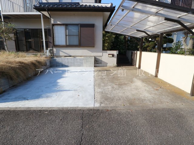 利根町布川戸建の駐車場