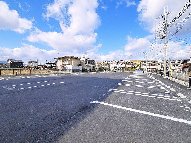 Ｋ’ｓコート奈良イーストの駐車場|駐車場があるので、車を買う予定の方も安心です