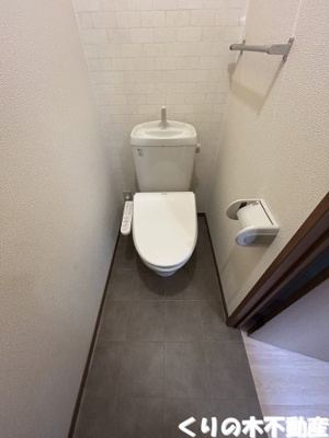 【トイレ】 | フローラルコート | 清潔感のあるトイレです