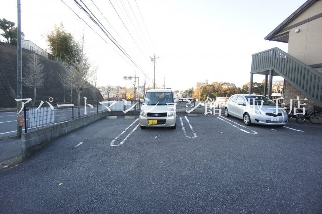 クレールⅢの駐車場