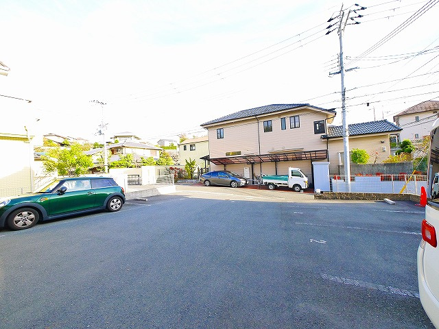 アネシスあやめ池の駐車場|カースペースがあります