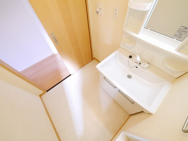 アネシスあやめ池の独立洗面台|コンパクトで使いやすい洗面所