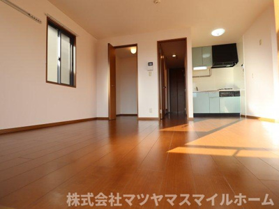 【居間・リビング】 | 御勝山ハイツⅡ | おしゃれな居間です