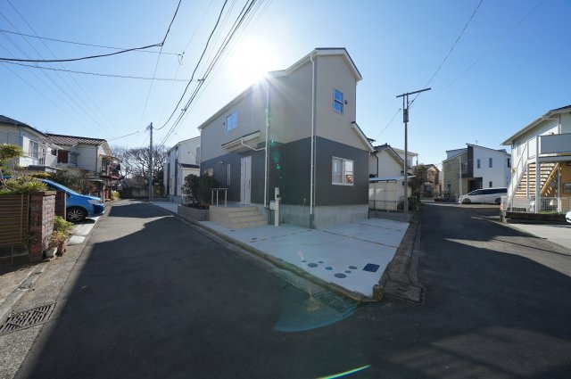保土ヶ谷区仏向町全２棟　新築戸建て【成約】の前面道路含む現地写真