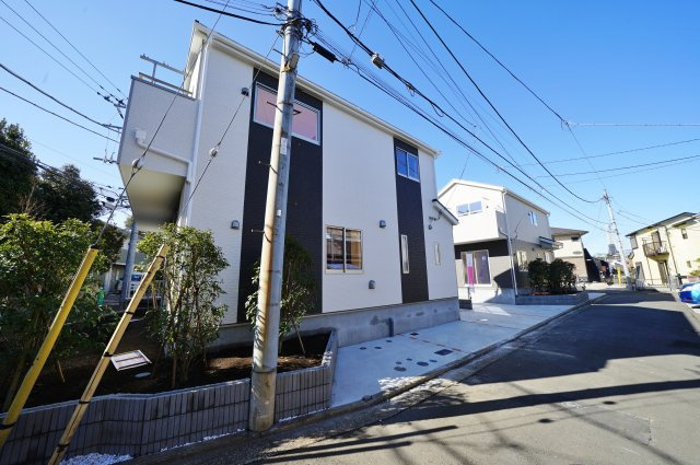 保土ヶ谷区仏向町全２棟　新築戸建て【成約】の前面道路含む現地写真